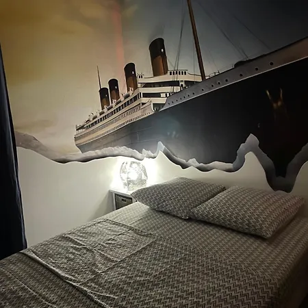 Titanic A Bord - Terrasse - Face Gare Deauville