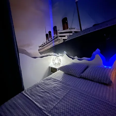 Titanic A Bord - Terrasse - Face Gare Deauville