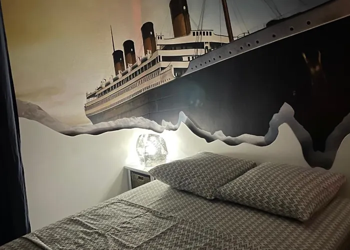 Titanic A Bord - Terrasse - Face Gare Deauville