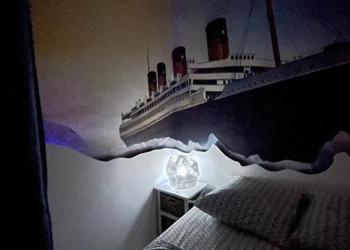 Titanic A Bord - Terrasse - Face Gare *